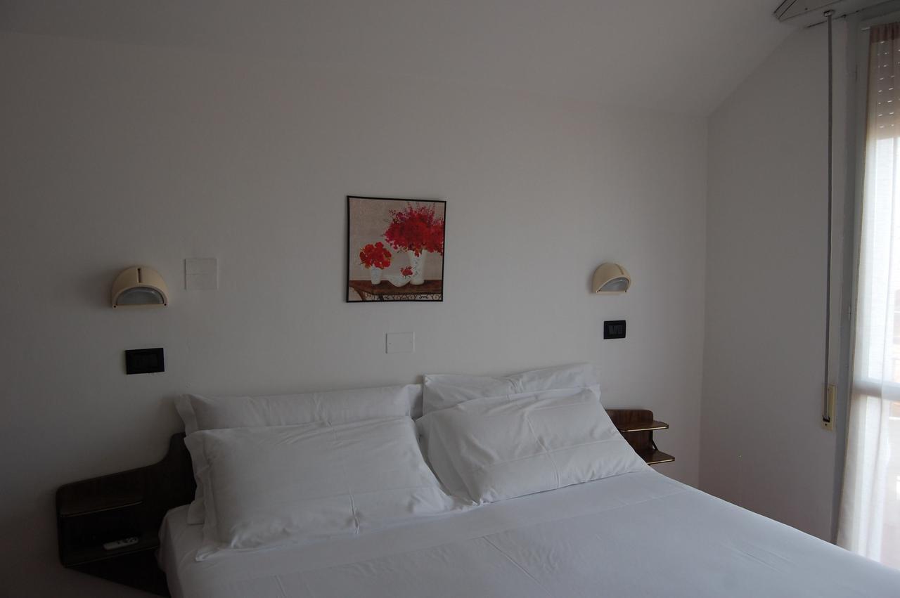 Hotel Flores Riccione Esterno foto