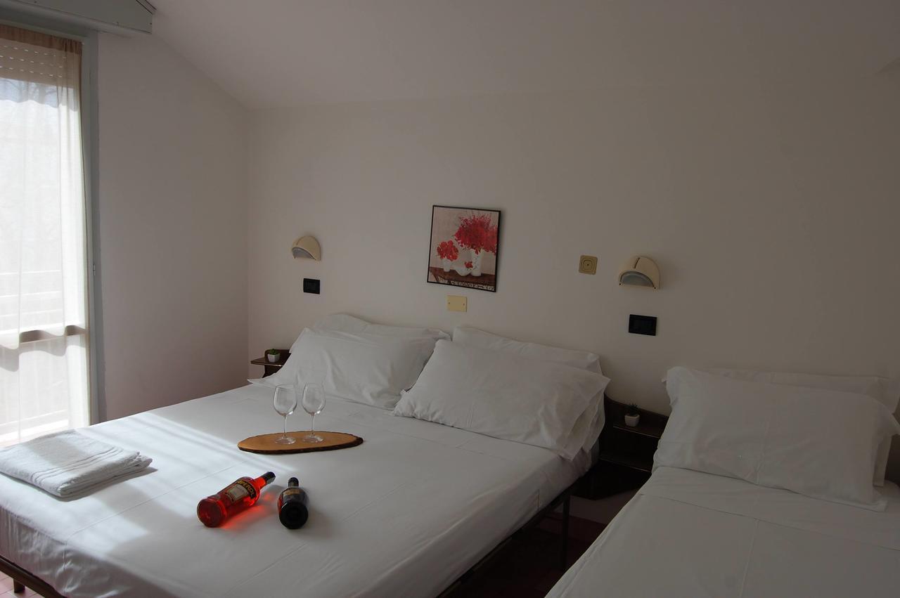 Hotel Flores Riccione Esterno foto