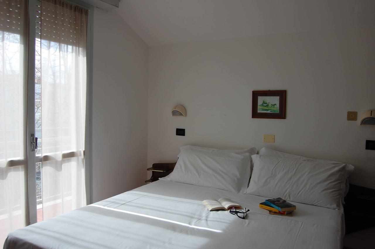 Hotel Flores Riccione Esterno foto