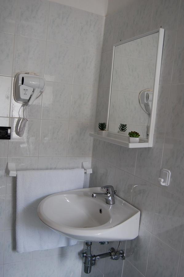 Hotel Flores Riccione Esterno foto