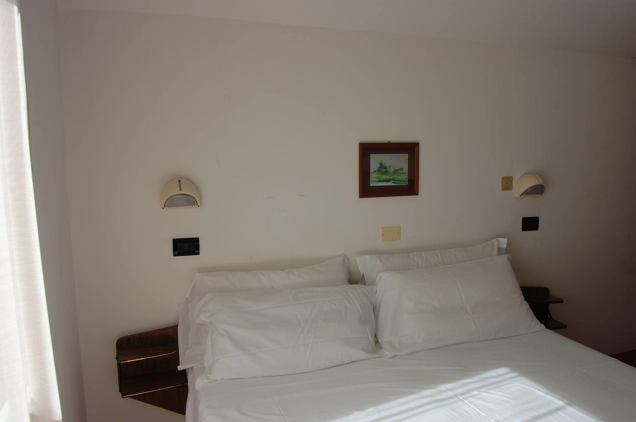 Hotel Flores Riccione Esterno foto