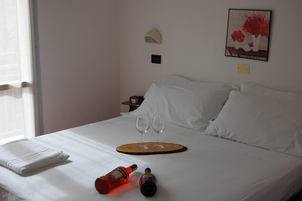 Hotel Flores Riccione Esterno foto