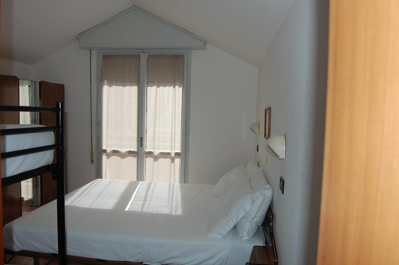 Hotel Flores Riccione Esterno foto
