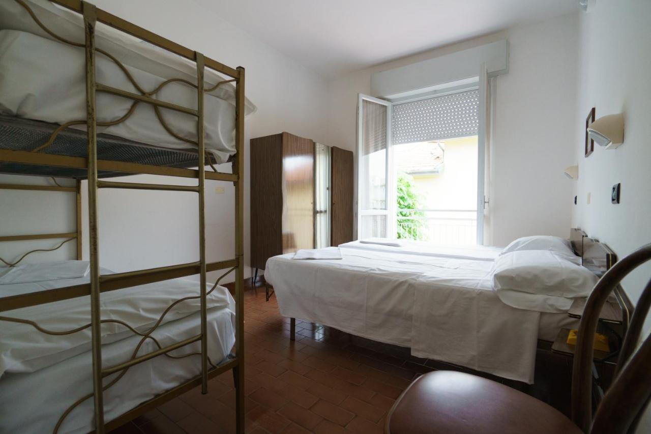 Hotel Flores Riccione Esterno foto
